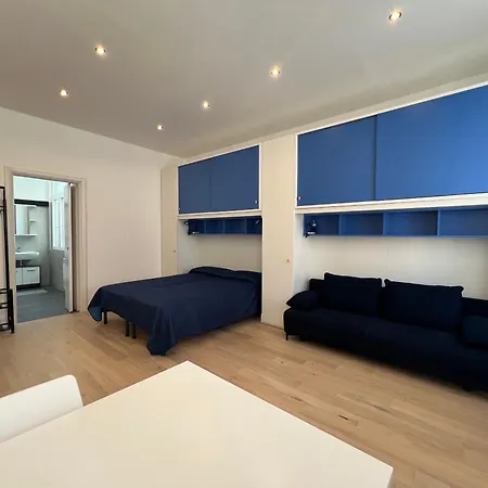 Cozy 1 - Center Train Station