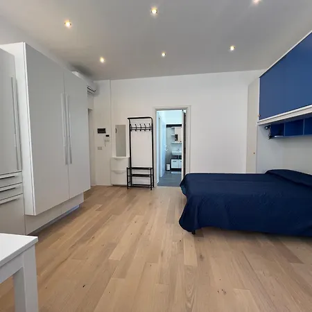 Cozy 1 - Center Train Station